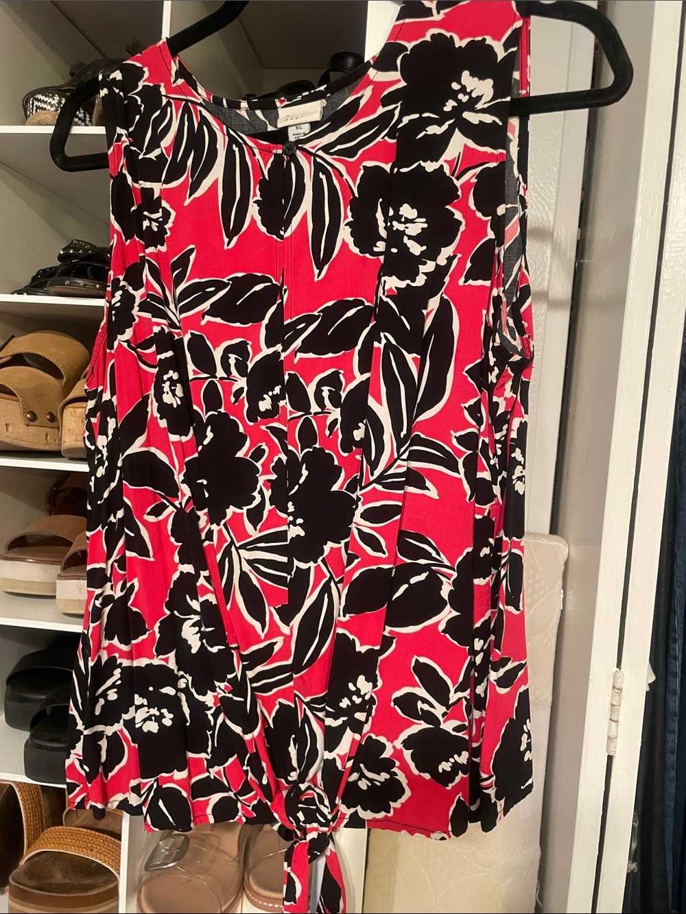 Red Floral Tie-Hem Sleeveless Blouse